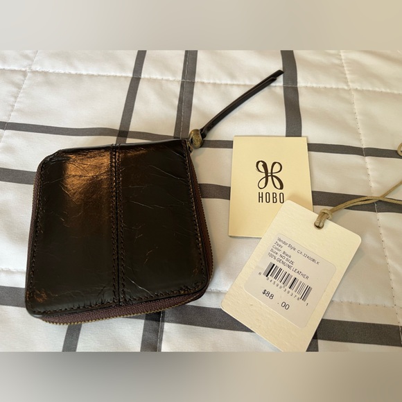 HOBO Handbags - Hobo Zippy Leather Wallet in Black